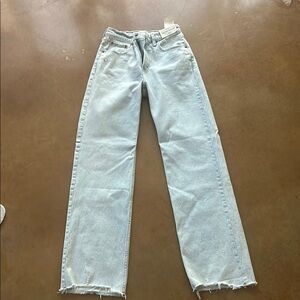 NWT A&F The 90’s Relaxed Jean High Rise, size 26 LONG in Light wash
